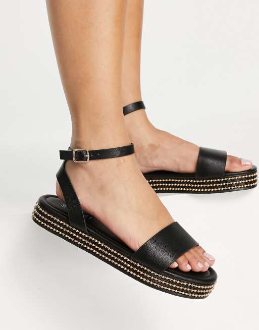 Simmi London – Arvin – Svarta flatform-sandaler med nitar