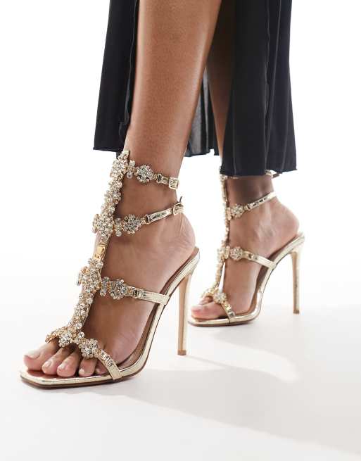 Simmi London - Beau - Gladiator sandalen met brede pasvorm, hak en versierde bandjes in goudkleur