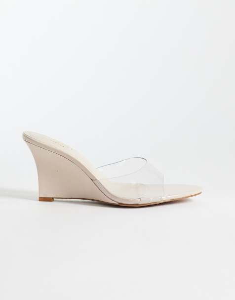 Simmi London – Belize – Beige, lackade sandaler med kilklackar - view 1