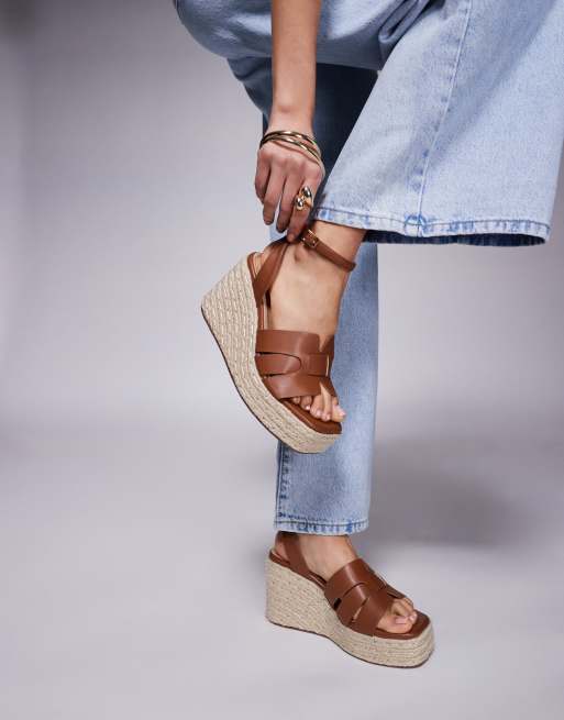 SIMMI London - Bellamy - Espadrilles a pianta larga color cuoio con zeppa e tacco medio