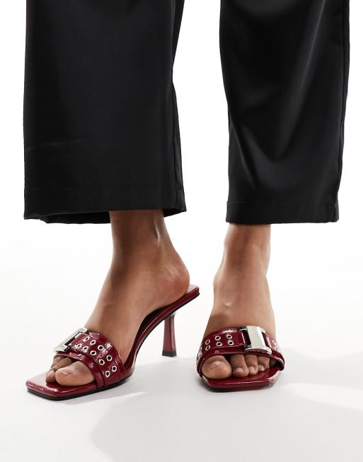 SIMMI London - Bexley - Mules à talon mi-haut et boucle à œillets - Rouge