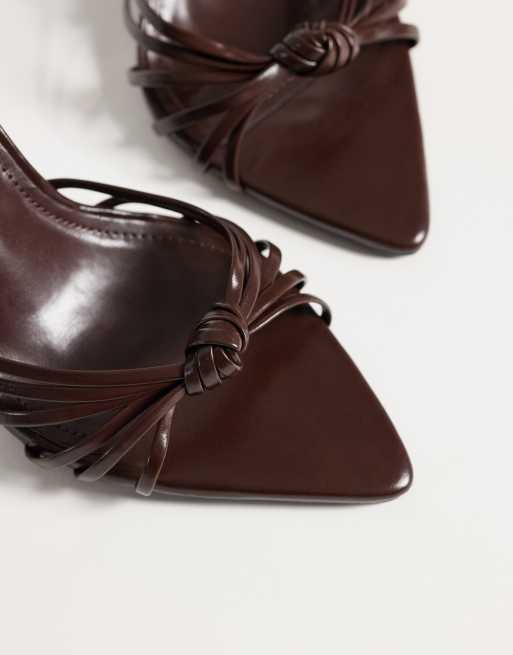 Simmi London bred passform Deja klacksandaler med knutdetalj i brun PU, 3 av 4