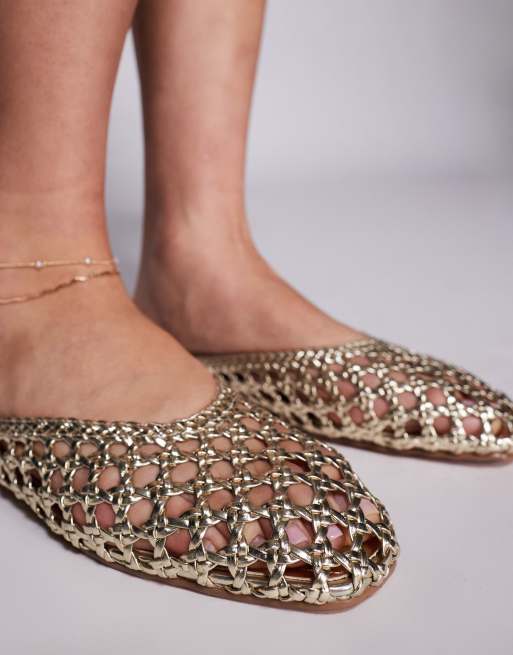 Simmi London Cassius woven flat mules in gold metallic PU, 2 of 4
