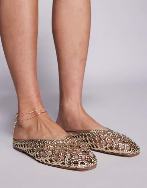 Simmi London Cassius woven flat mules in gold metallic PU, 3 of 4