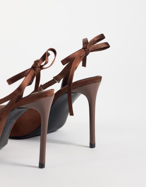 Simmi London Celina chaussures slingback à talon large fit avec nœud en satin marron, 2 de 4