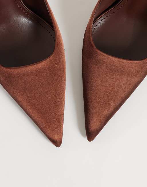 Simmi London Celina Slingback-Schuhe mit Absatz und Schleifendetail aus braunem Satin, 2 von 5