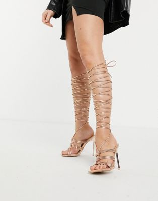 Femme Simmi London - Chanelle - Pointure large - Sandales à talon avec liens hauteur cuisse - Or rose
