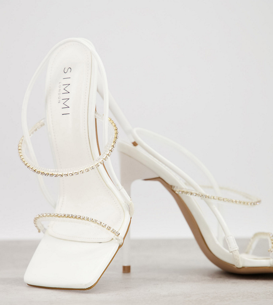 Simmi – London Chanelle – Vita sandaler med klack, bred passform och strassdetalj