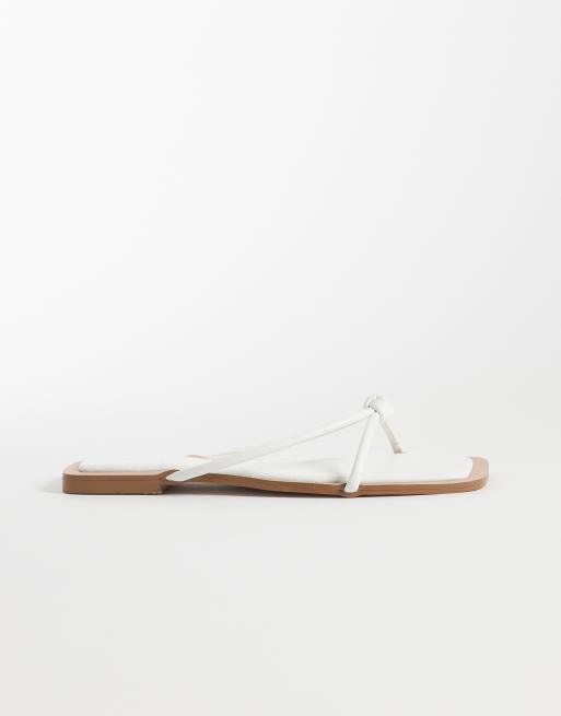 Simmi London – Cola – Flache Sandalen in Weiß mit Knotendetail, 2 von 4