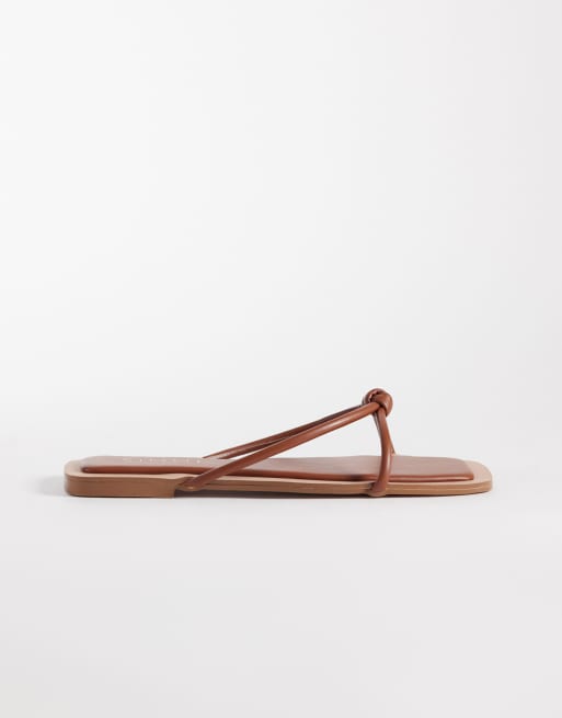 SIMMI London – Cola – Ljusbruna, platta sandaler med knutar och bred passform, 2 av 4