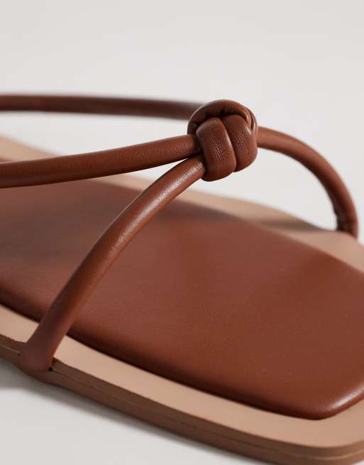 SIMMI London – Cola – Ljusbruna, platta sandaler med knutar och bred passform, 3 av 4