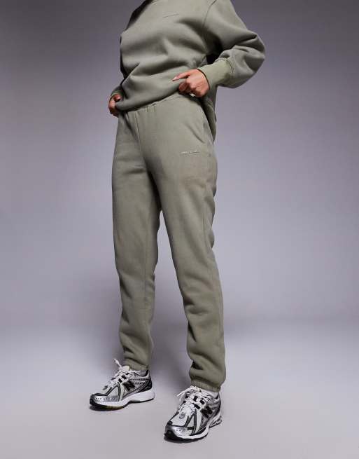 Simmi London Colby essentials cuffed joggers in olive, 2 of 5