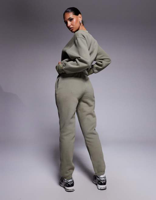 Simmi London Colby essentials cuffed joggers in olive, 3 of 5