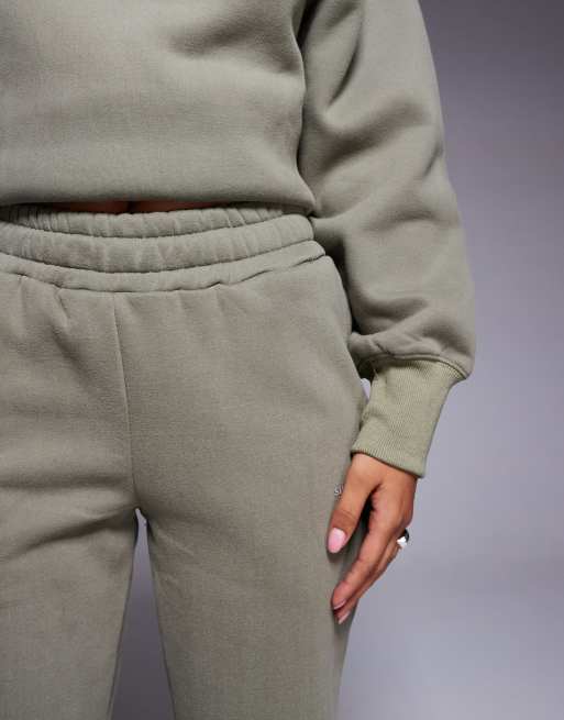 Simmi London Colby essentials cuffed joggers in olive, 5 of 5