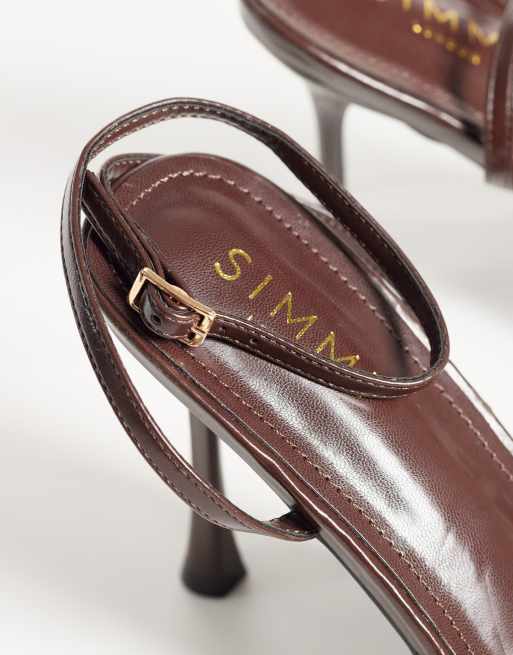 Simmi London Deja Sandalen mit Absatz und Knotendetail in braunem PU, 4 von 4