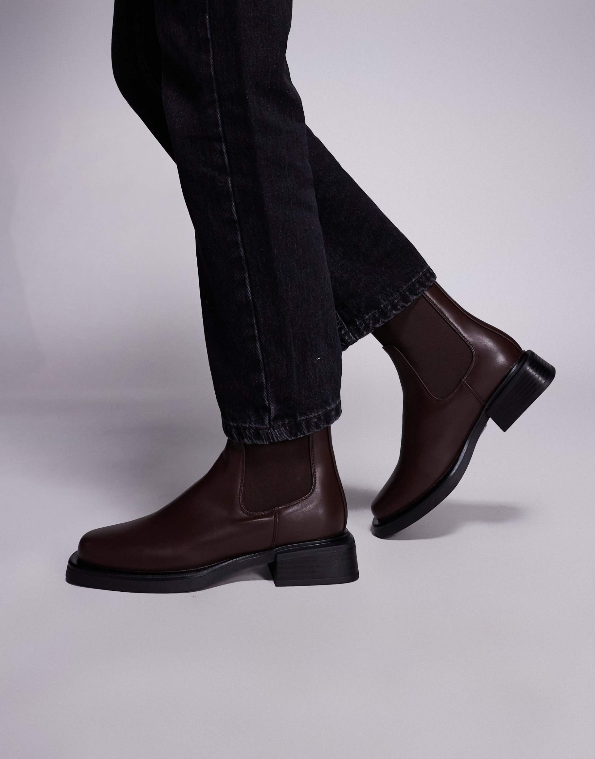 simmi london duff low ankle chelsea boots in brown