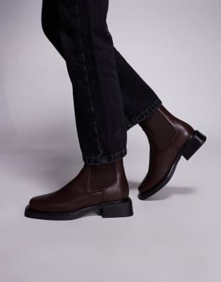 Simmi London - Duff - Niedrige Chelsea Stiefel in Braun-Brown