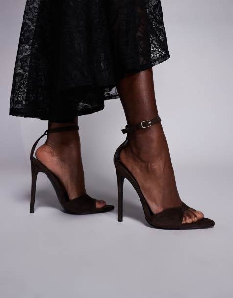 SIMMI London – Eavie – Chokladbruna klacksandaler i mockaimitation med bred passform - view 1