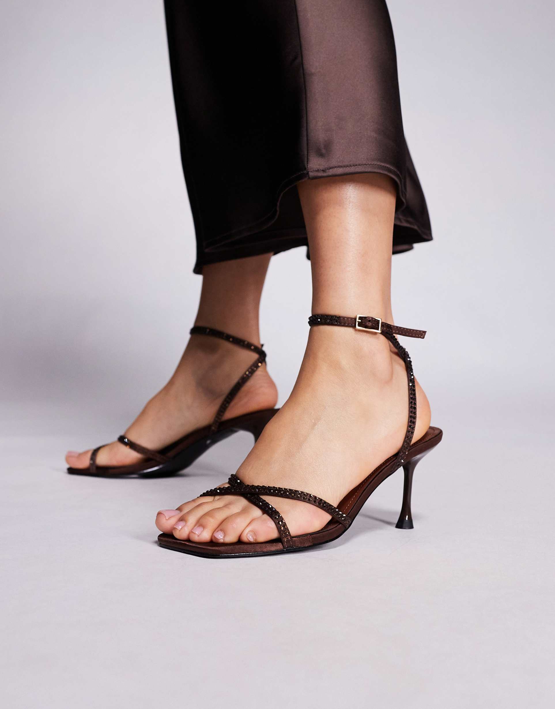 simmi london eleonoora kitten heel sandals in brown