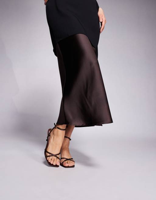 Simmi London – Eleonoora – Sandaletten in Braun mit Kitten-Absatz, 2 von 4