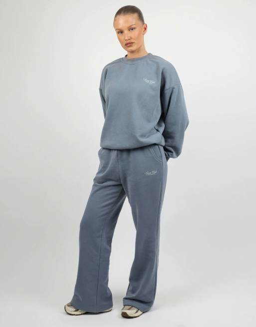 Simmi London Embroidered oversized sweatshirt in blue, 3 of 4
