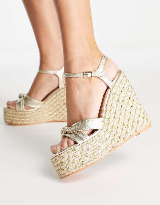 Simmi London - Espadrille-sandalen met sleehak in goud 