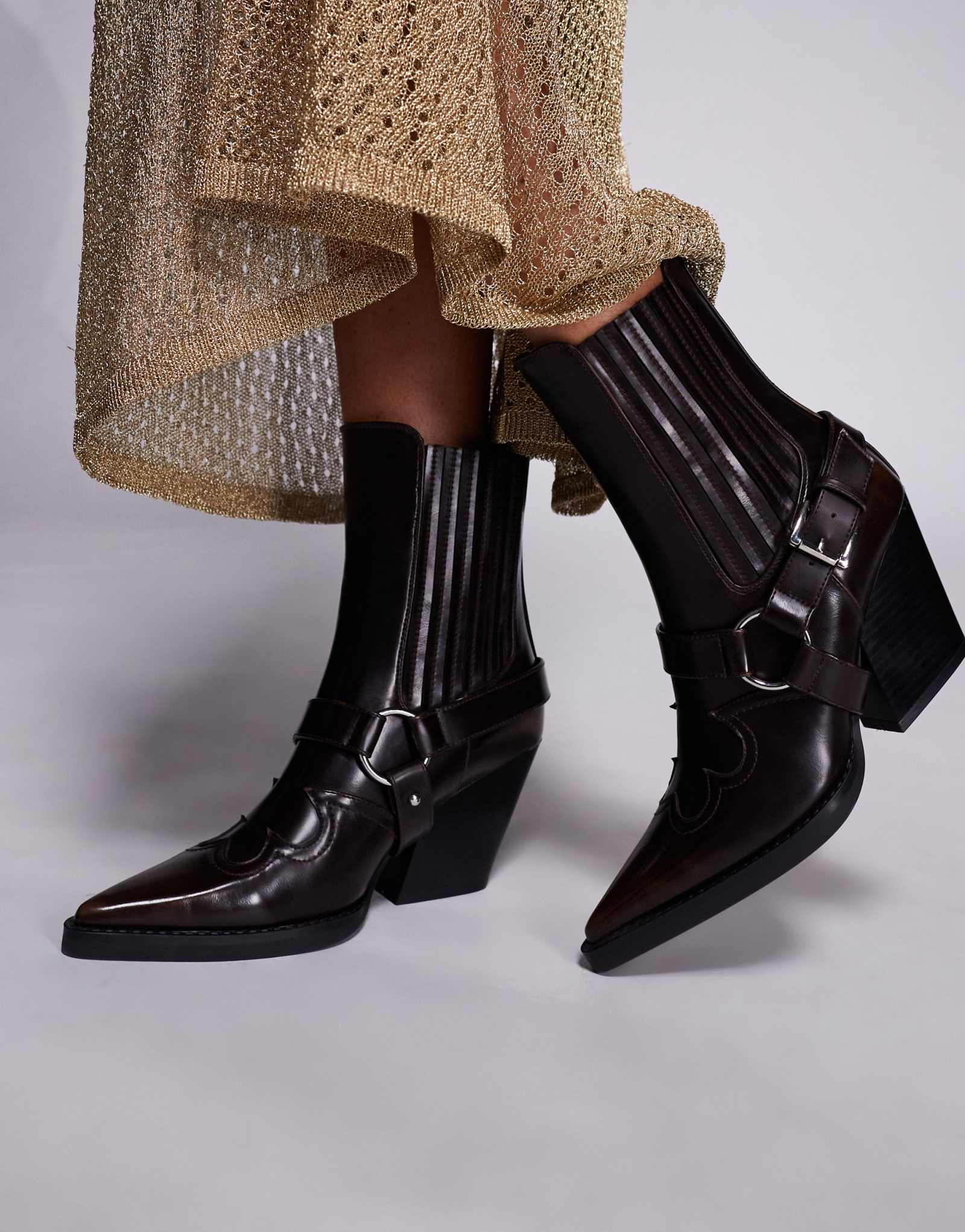 Ковбойские сапоги Simmi London Esperanza до середины лодыжки с пряжками коричневого цвета из искусственной кожи