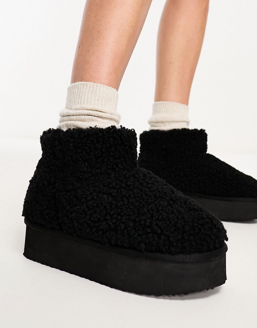 Simmi London Fleecy platform slipper boots in black