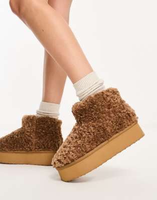 Simmi London Fleecy platform slipper boots in chestnut