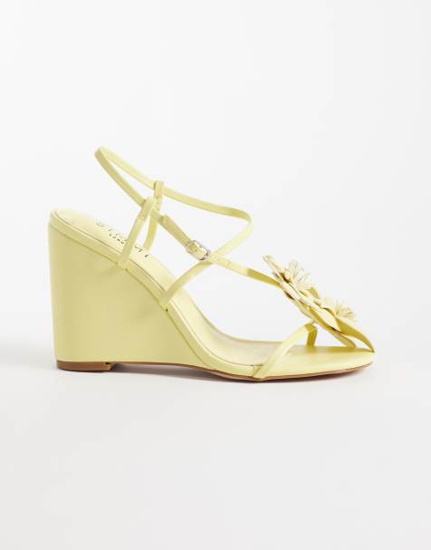 Simmi London – Franny – Sandaletten in Gelb mit Keilabsatz und Blumendetails - view 1