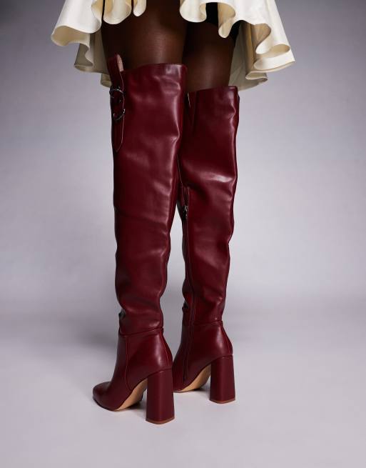 Simmi London – Harrieta – Overknee-Stiefel in Burgunderrot mit Absatz, 2 von 4