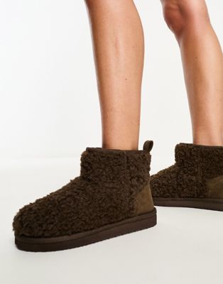 Simmi London Hug teddy slipper boots in brown - ASOS Price Checker
