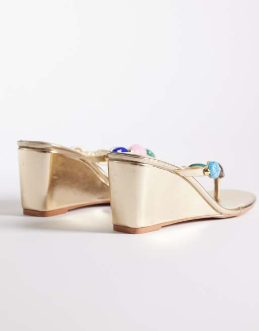 Simmi London - Immy - Sandali infradito color oro con zeppa e pietra, 3 di 4