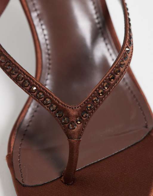 Simmi London Iris Wide Fit heeled toe post sandals in brown embellished, 3 of 4