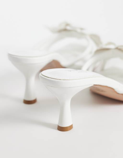 Simmi London Jemima kitten heel sandals with flower in white, 4 of 4