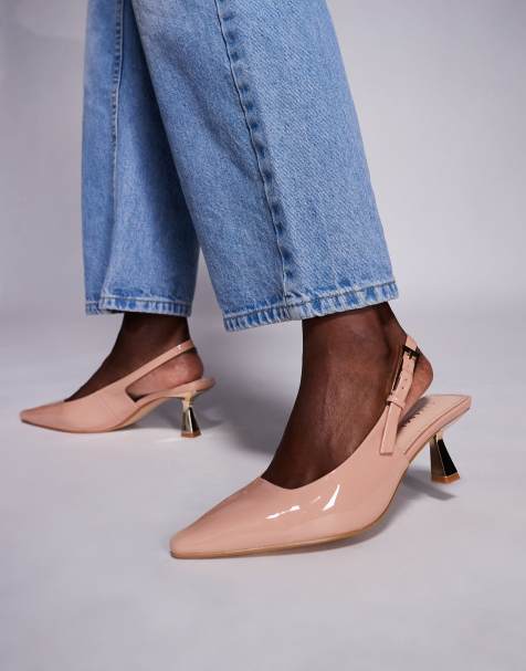 Simmi London – June – Beige, lackade, spetsiga klackskor med taxklack, hälrem och bred passform - view 1