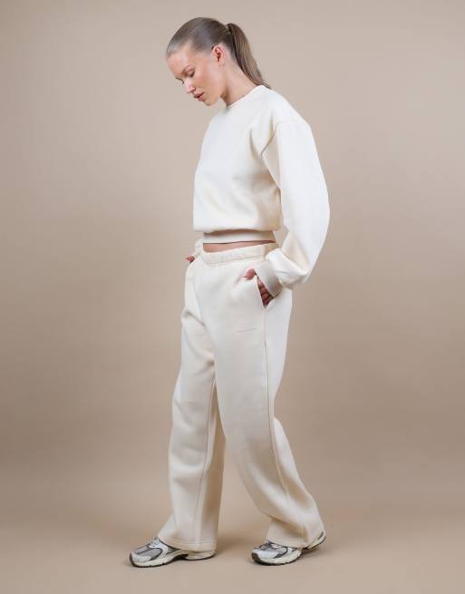 Simmi London Kendall oversized cropped sweatshirt in cream, 3 of 4