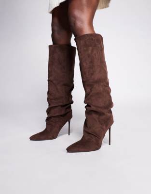 Simmi London - Kniehohe Stiefel aus Baumwolle und Wildleder in Espressobraun mit Stiletto-Absatz und Raffung-Brown