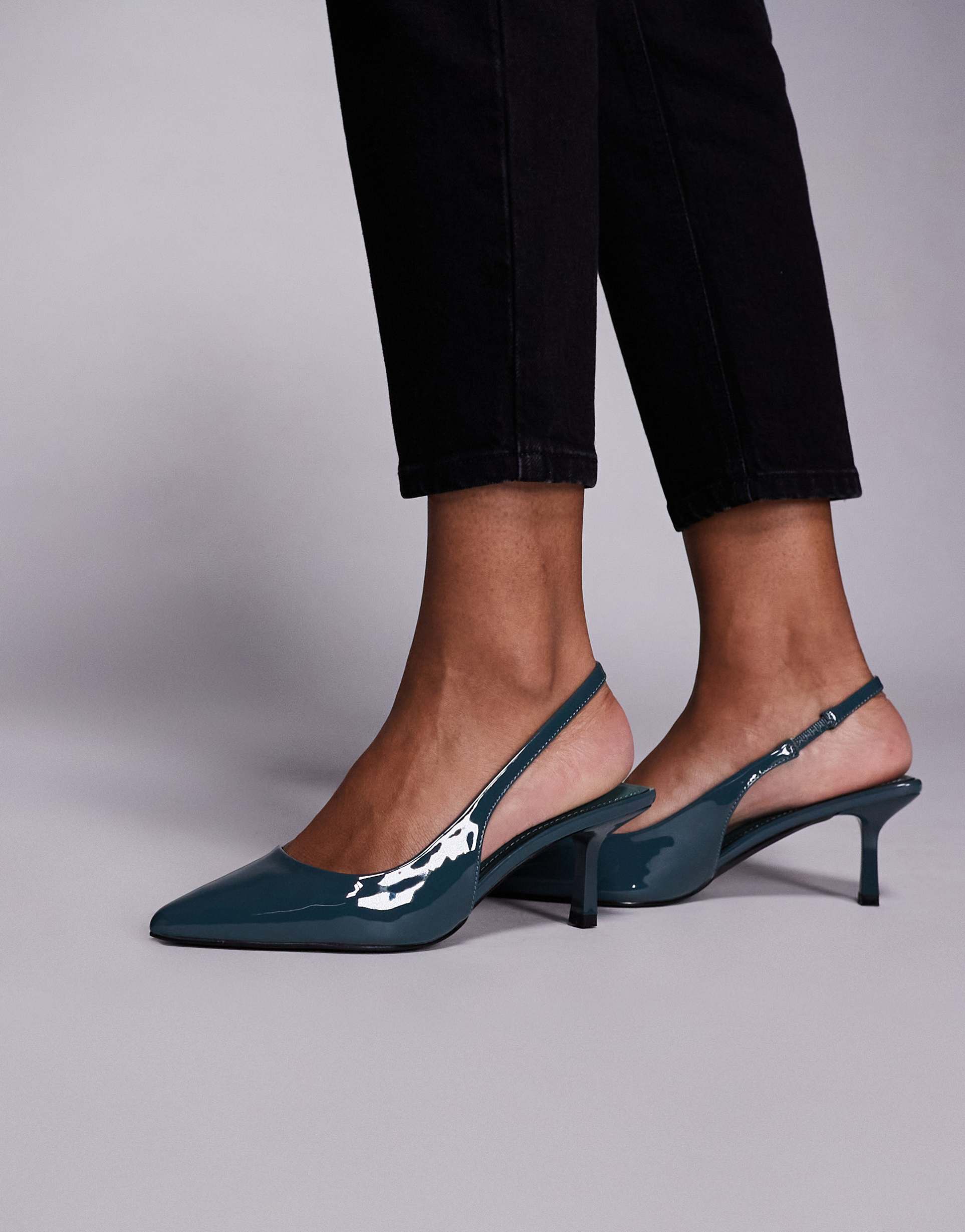 simmi london laena slingback kitten heel shoes in deep blue