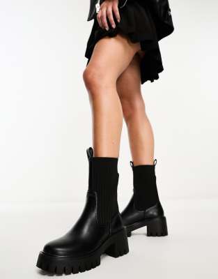 Simmi London - Larkin - Chelsea-Stiefel in Schwarz mit Socken-Schaft