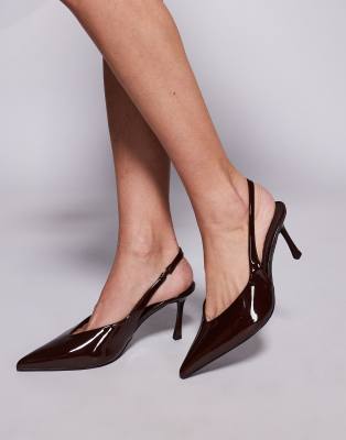 Simmi London - Layana - Pumps in brauner Lackoptik mit Fersenriemchen