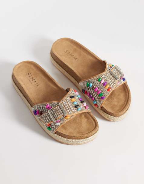 SIMMI London – Mandy – Sandalen in Hellbraun mit einer Schnalle und Perlen - view 1