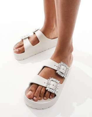 Simmi Shoes Simmi London Meilani Buckle Chunky Flat Sandal In Cream-white