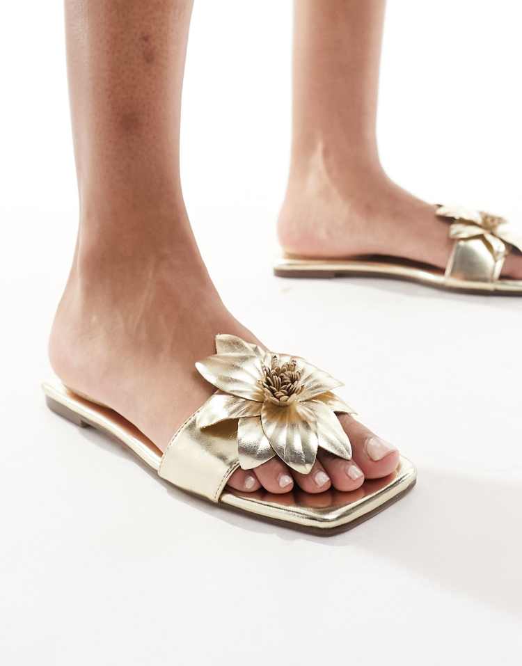 SIMMI London - Miray - Platte sandalen met bloemdetail in goud - view 1