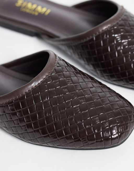 Simmi London Nichola Wide Fit woven flat mules in chocolate, 3 of 4