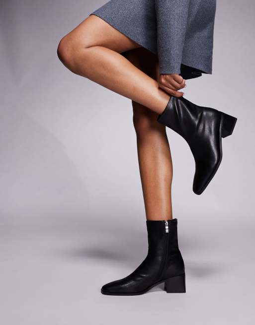 Simmi London Nimer block heeled mid ankle boots in black, 2 of 4