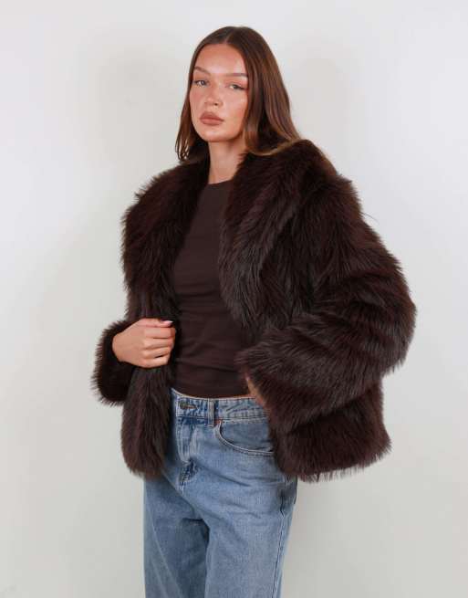 Simmi London Oversized faux fur coat in brown, 3 of 4