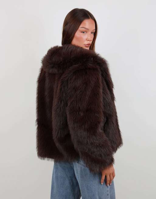 Simmi London Oversized faux fur coat in brown, 4 of 4