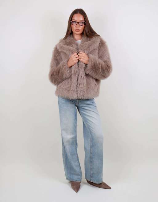 Simmi London Oversized faux fur coat in mocha, 3 of 5