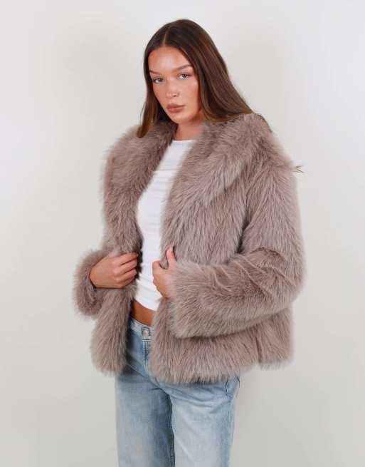 Simmi London Oversized faux fur coat in mocha, 4 of 5